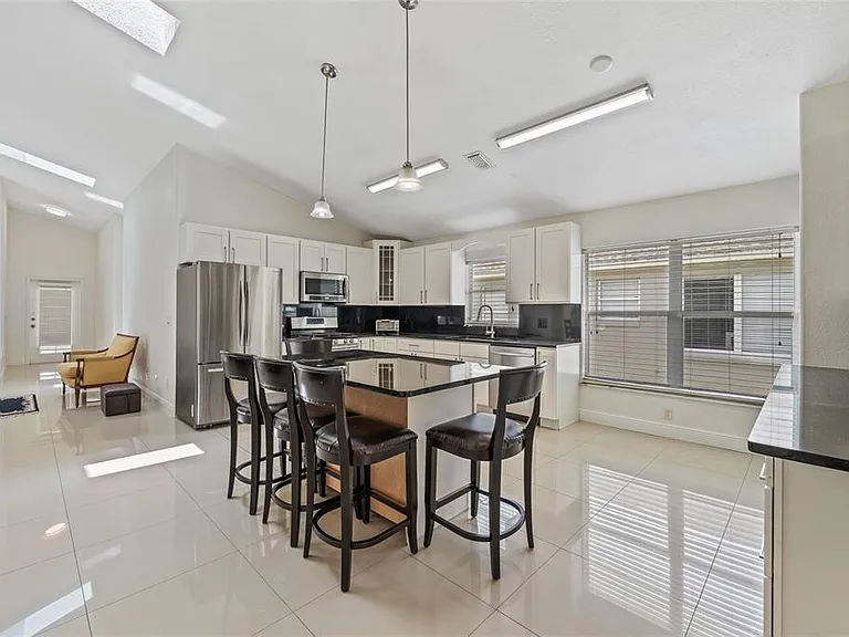 7827 Myrtle Oak Ln — Photo 5