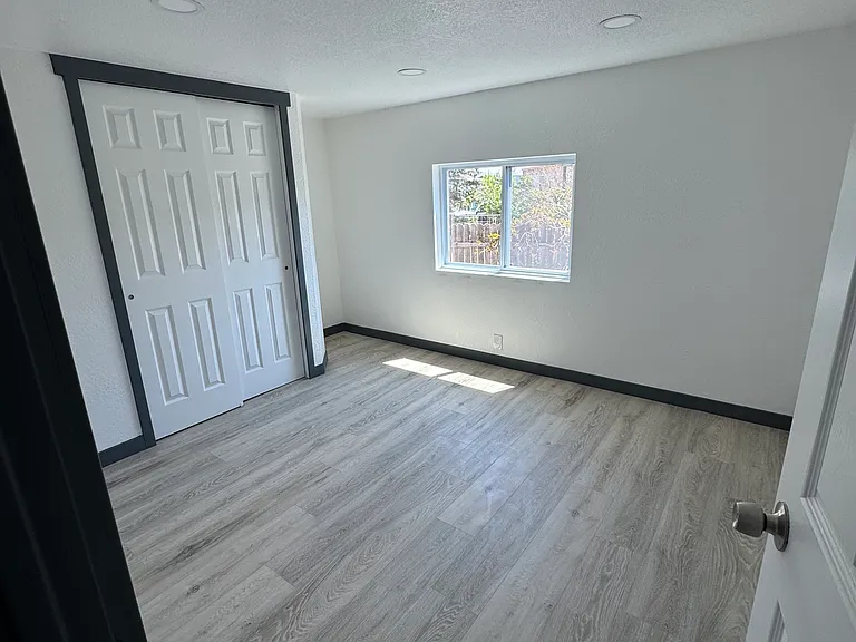 268 E Rolling Hills Dr — Photo 9