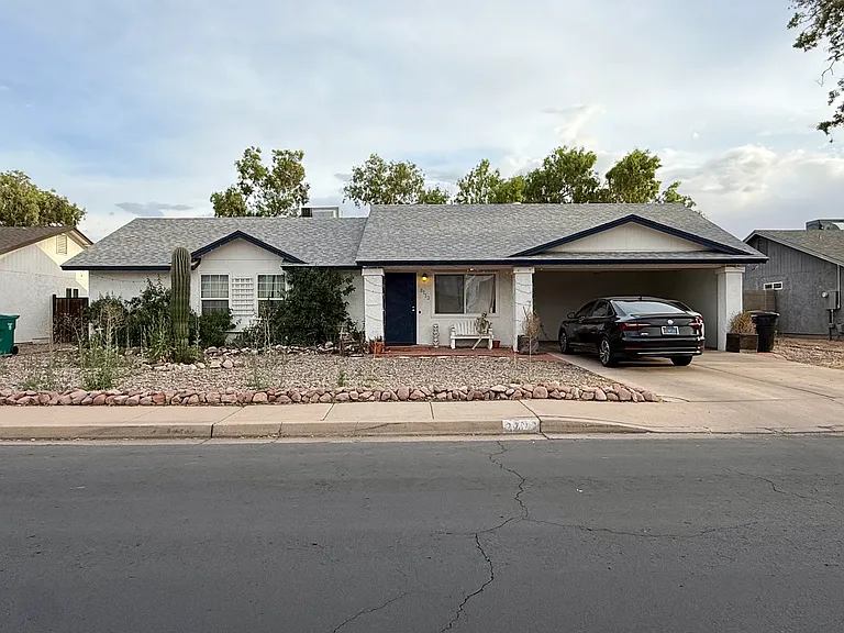 2733 E Contessa St — Photo 1