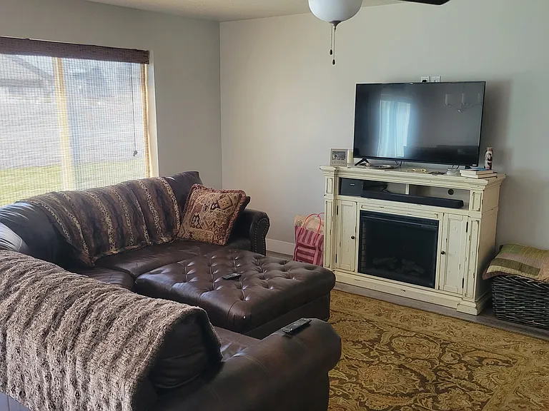 3069 S 2125 W — Photo 3