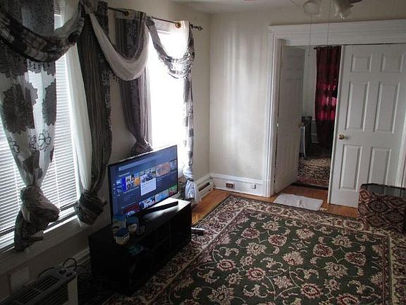 4th image of 2218 Oakland Ave