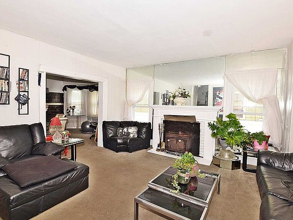 4th image of 127 Bedell St