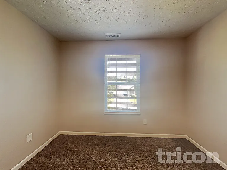1325 Yellowstone Cir — Photo 10