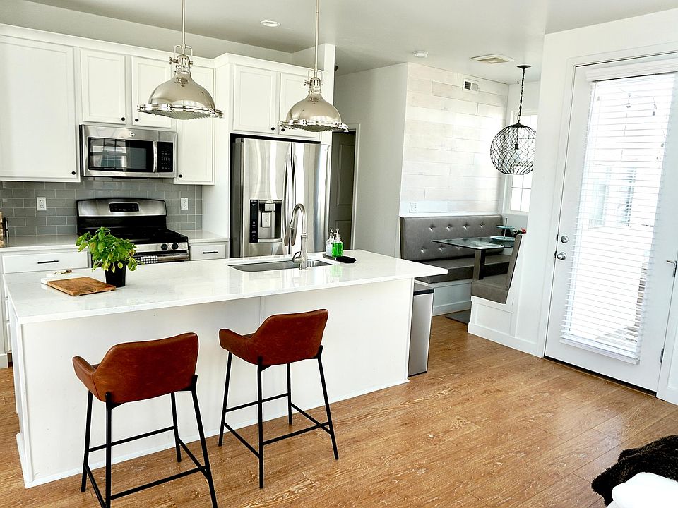 Kitchen/ Dining Room