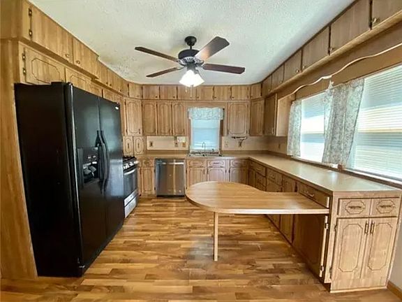 2nd image of 2805 Marshall Ave