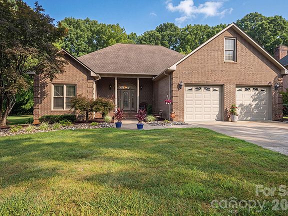 2nd image of 725 Hanna Woods Dr
