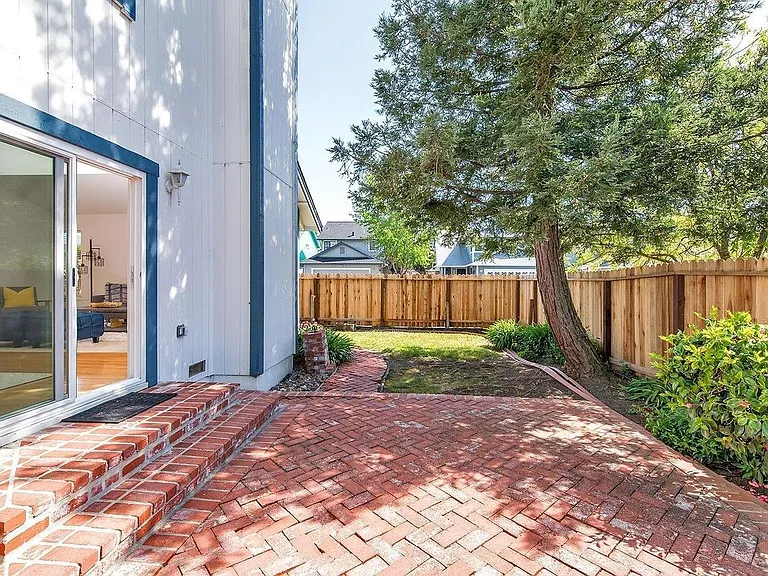 7835 Medallion Way — Photo 33
