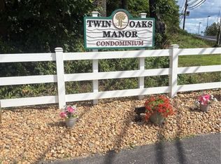 7116 Sanlin Dr, Coraopolis, PA 15108