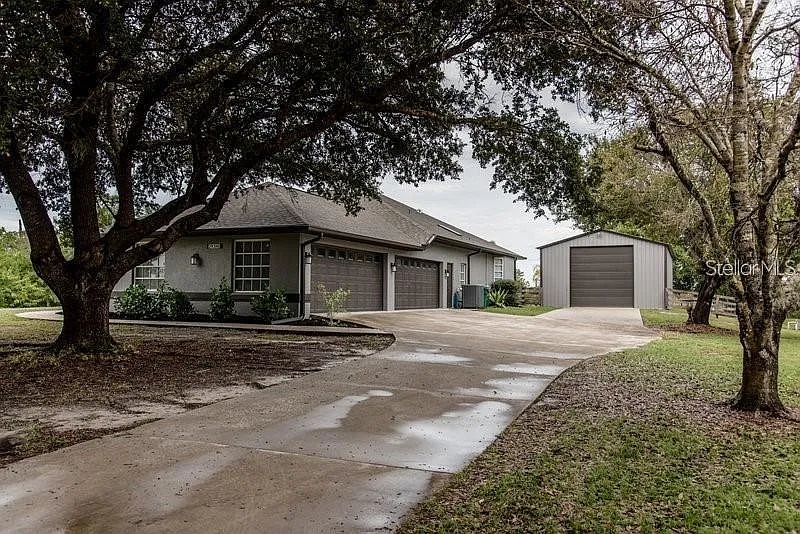 3 bed, 2.0 bath, 2311 sqft, $3,200 — Photo 2