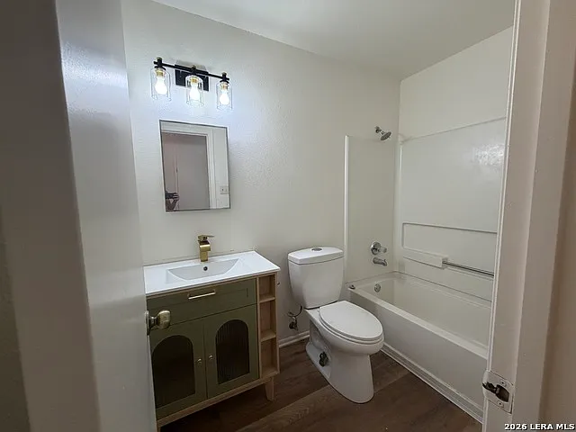 7643 Chatsworth — Photo 17