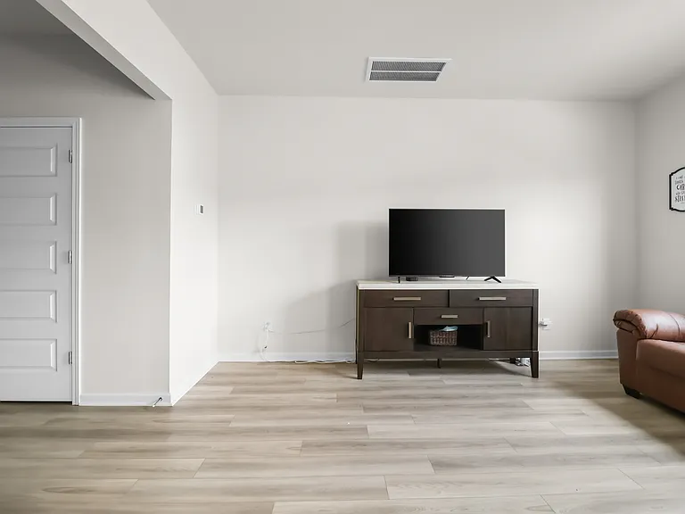 901 Moray Ln — Photo 9