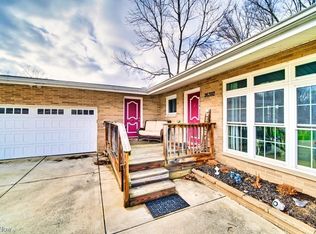 26392 Sweetbriar Dr, North Olmsted, OH