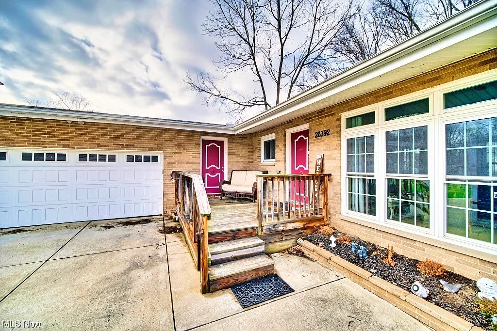 26392 Sweetbriar Dr photo 1