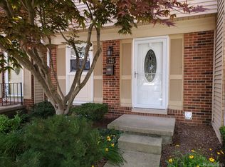 1720 Brentwood Dr, Troy, MI 48098