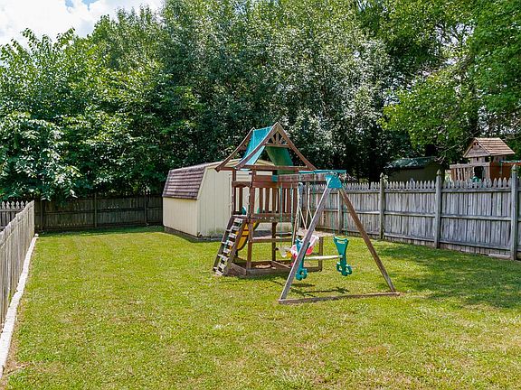 4th image of 1413 Courtland Dr