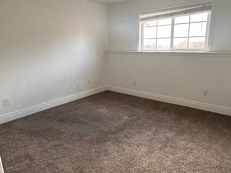 3434 N Lakeview Dr #1 — Photo 4