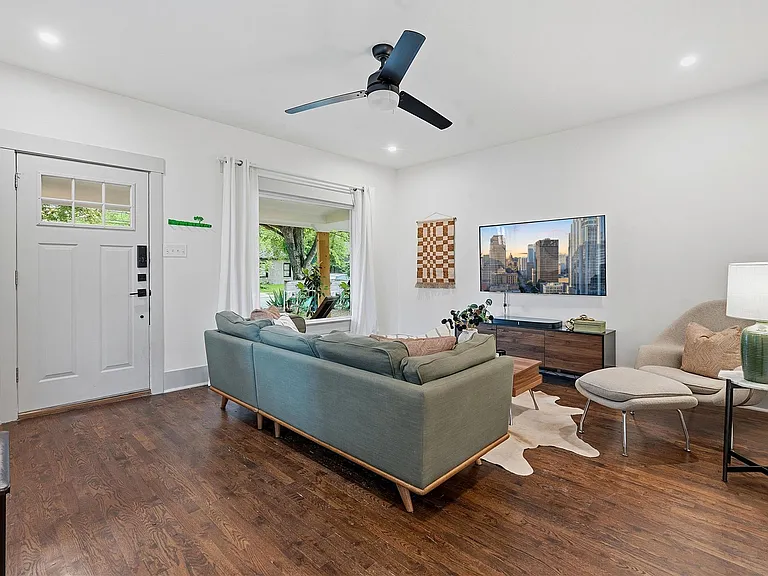1122 Gunter St — Photo 4
