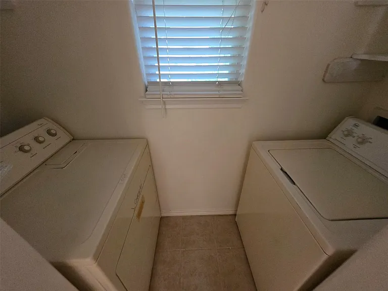 10635 Royal Cavins Dr — Photo 12