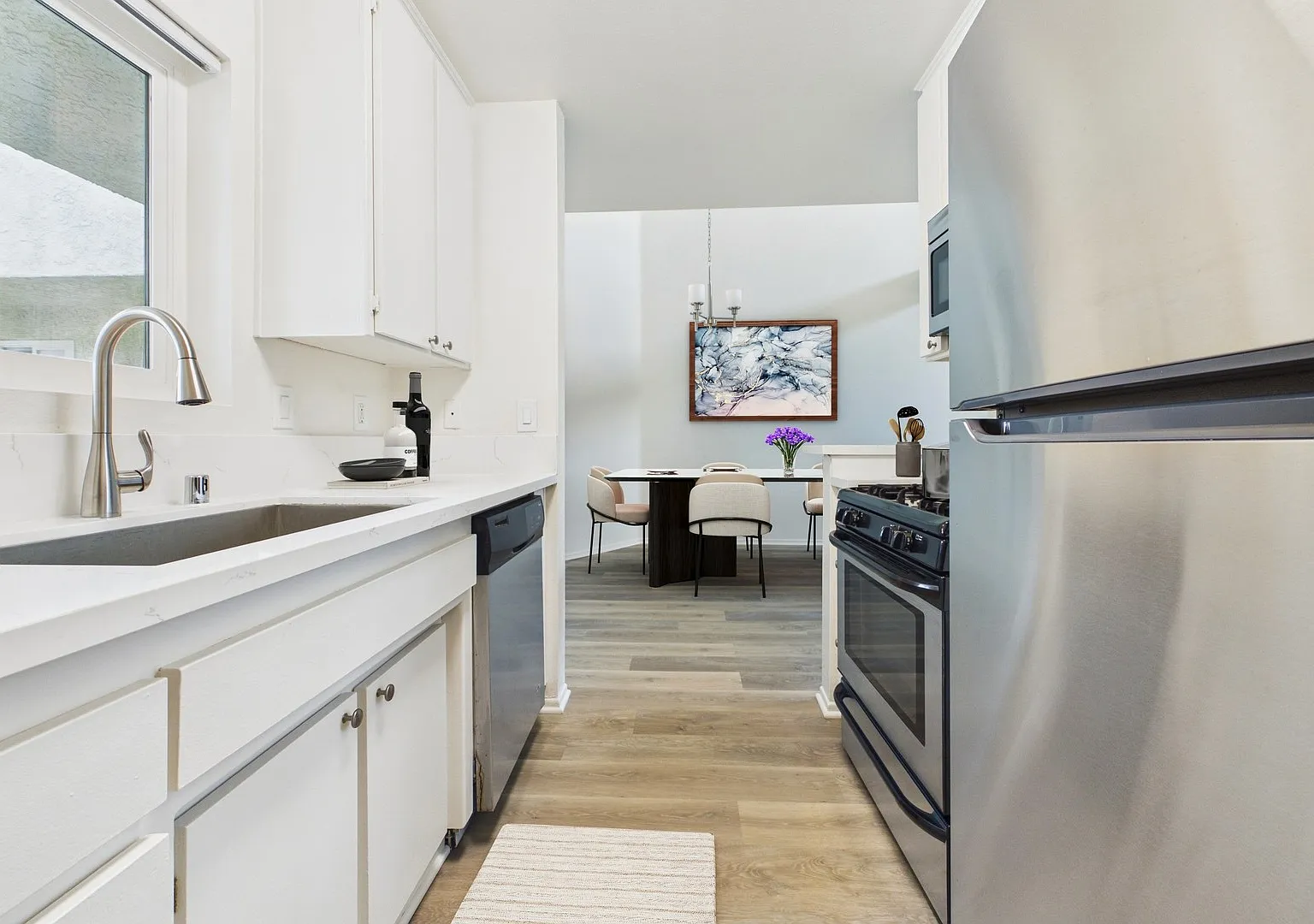 5760 Laurel Canyon Apartments — Photo 3