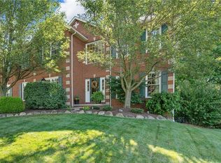 215 Beaumont Trl, Aurora, OH 44202