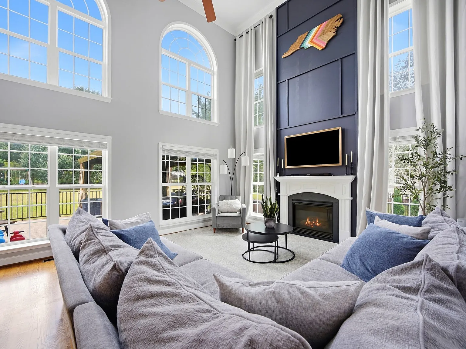 5 bed, 3479 sqft, $4,000 — Photo 2