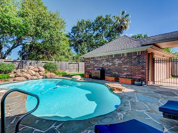 4th image of 502 Lake Bend Dr