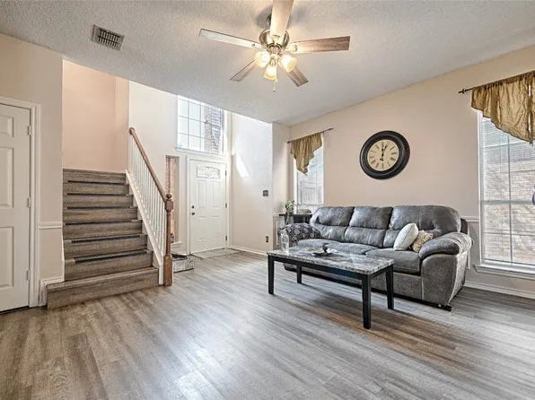 937 Highgate Dr, Lewisville, TX 75067