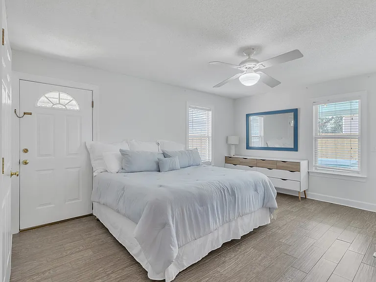 303 Holly St — Photo 4