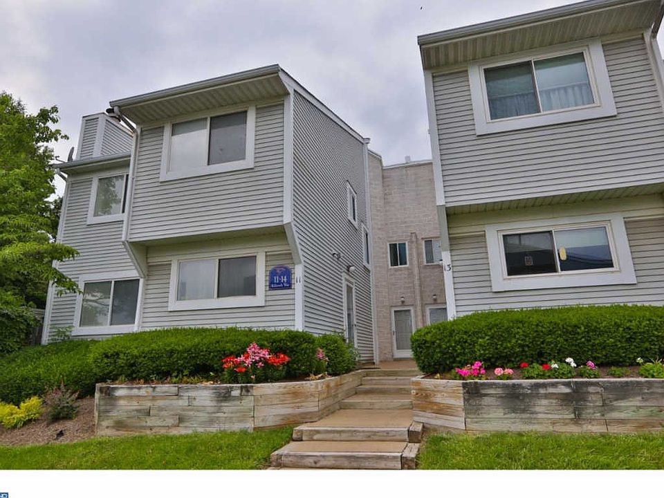 1st image of 12 Hillcroft Way