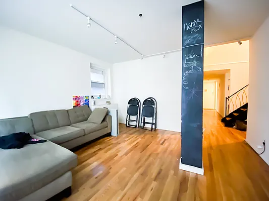 Rented by City Connections Realty | media 9