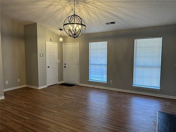5th image of 2071 Bedford Ct
