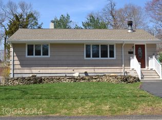 51 Hiawatha Blvd, Oakland, NJ 07436