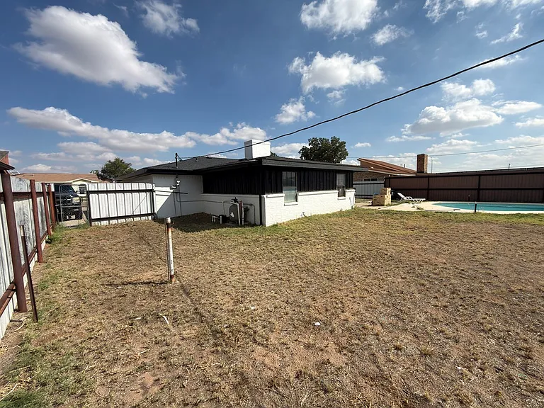 1805 S Bryan Ave — Photo 20