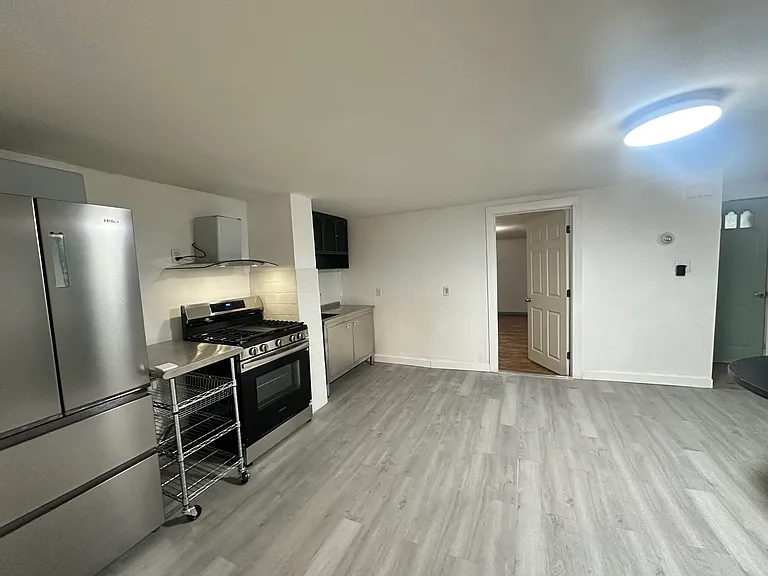 56 7th St #3 — Photo 3