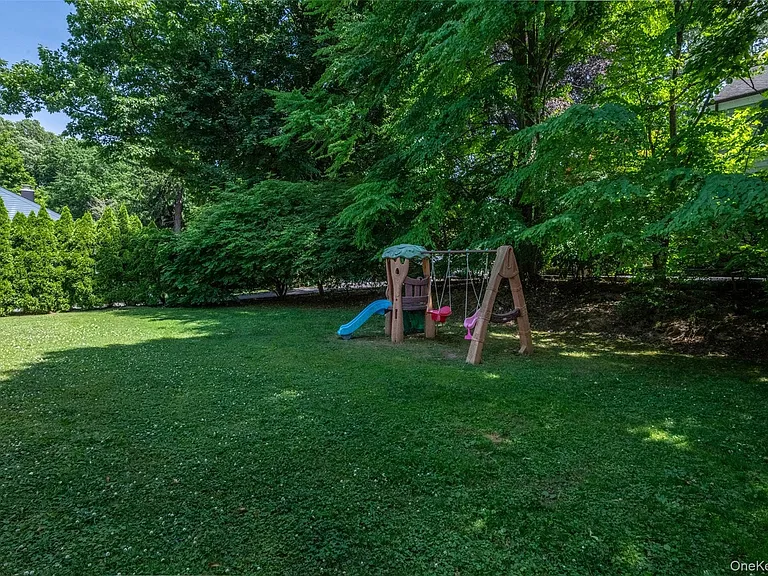 18 Carlyle Pl — Photo 33