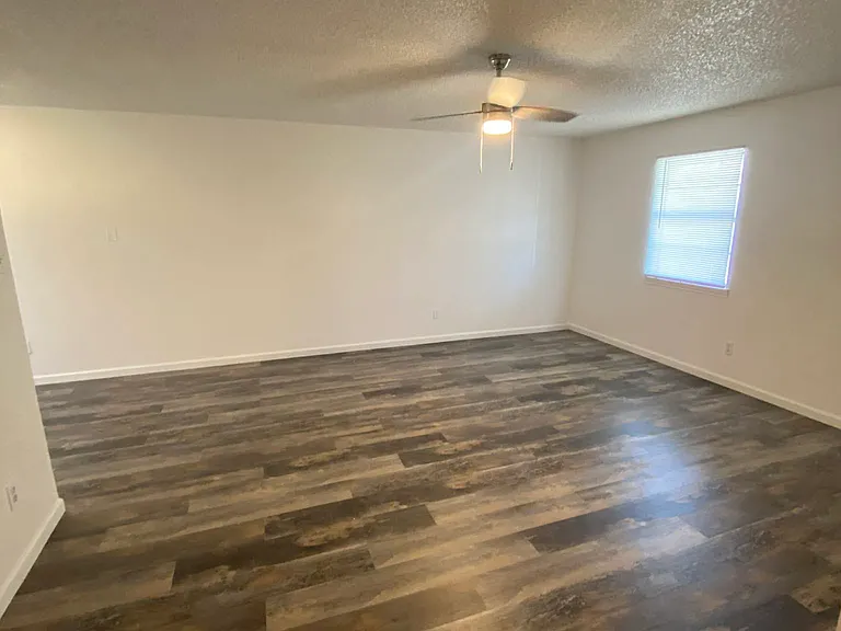 1321 W Swan St #1 — Photo 3