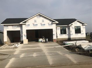 35 SE Pembrooke Ln, Waukee, IA 50263