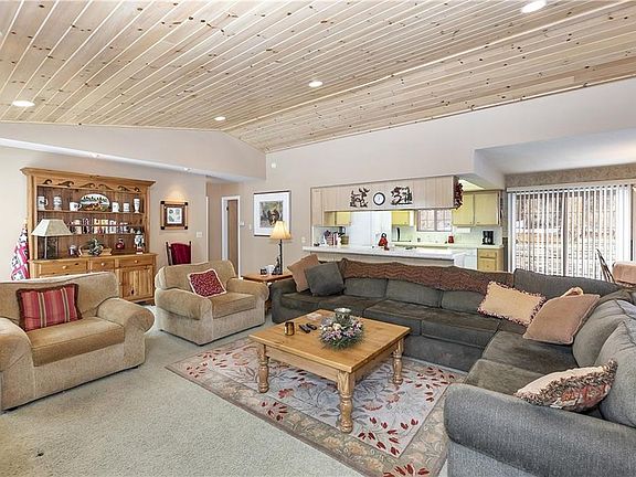 3rd image of 42436 Holiday Ln