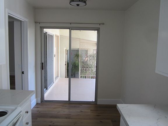 4th image of 525 E Arrellaga St #9