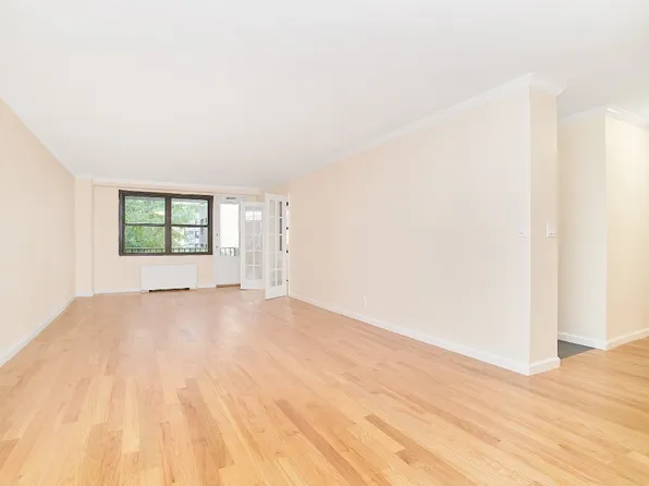 401 East 89th Street image 1 of 12