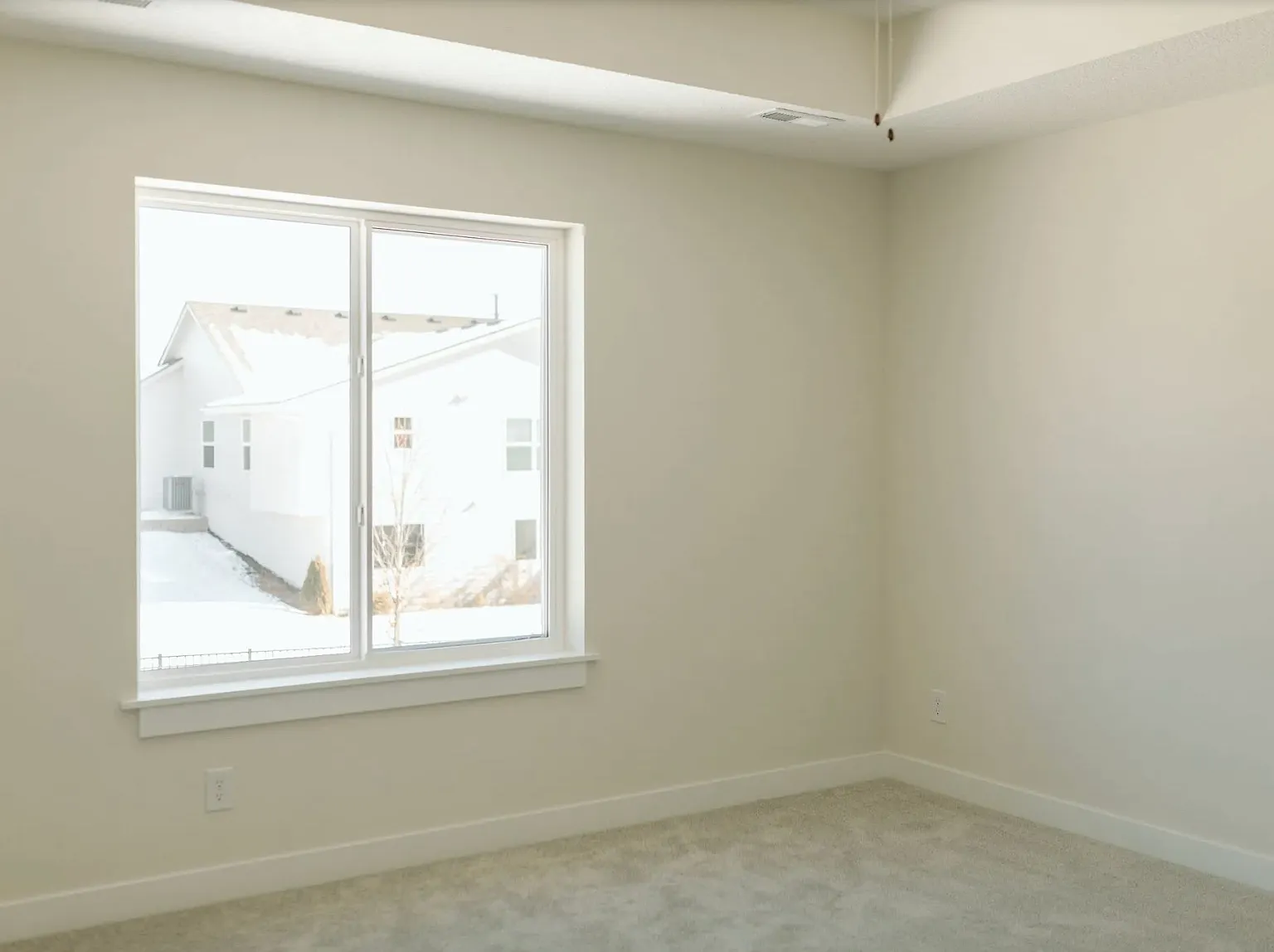 1260 E 28th St - 1 — Photo 3