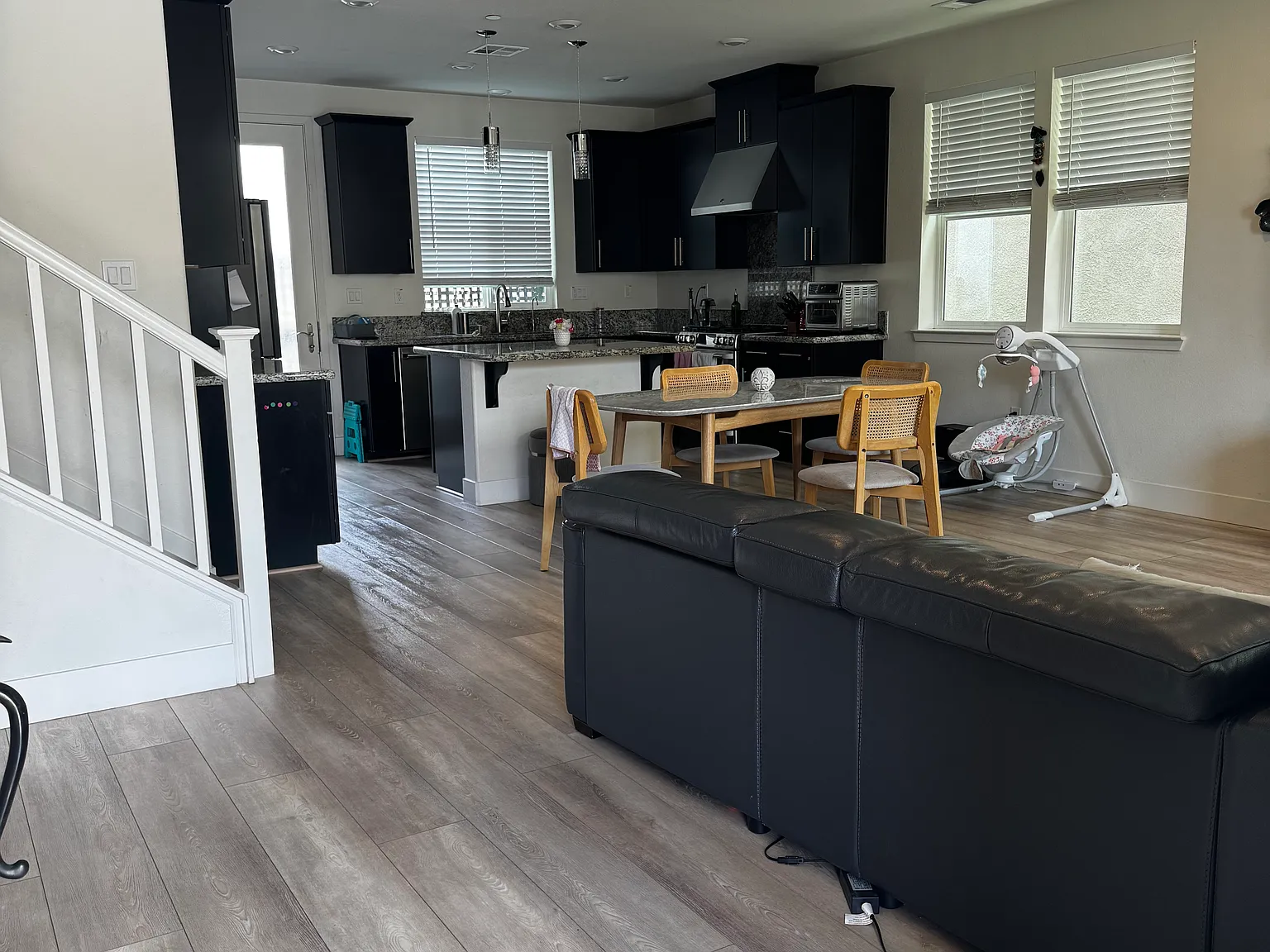 4 bed, 2114 sqft, $4,990 — Photo 3