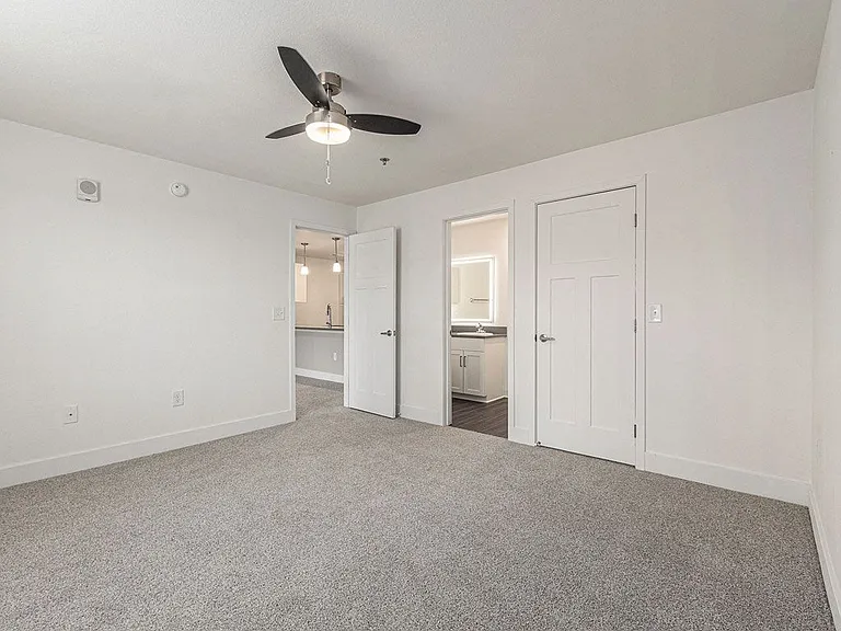 Signature Pointe Apartment Homes — Photo 105