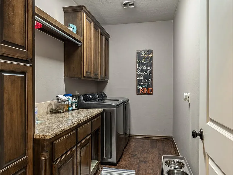 8398 SW Sun Valley Dr — Photo 14