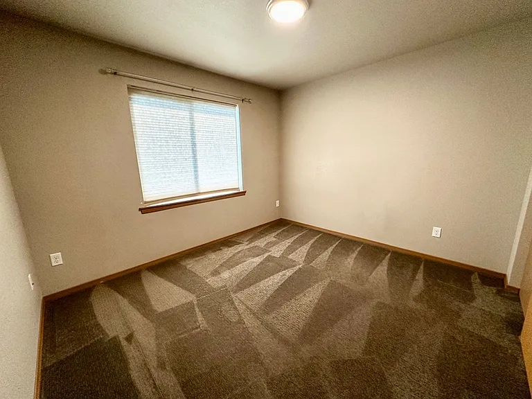 2102 N Yellowstone St — Photo 46