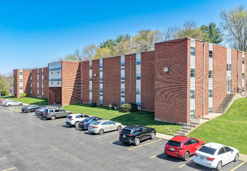 Park Ridge Apartments — Photo 2