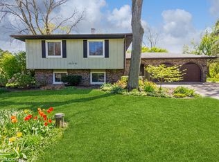 29W281 Iroquois Ct S, Warrenville, IL
