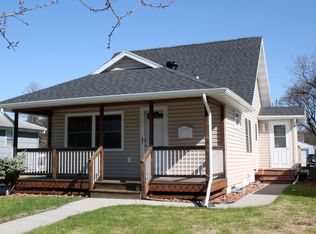 1610 7th Ave N, Grand Forks, ND 58203
