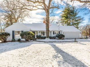 4010 Oak Forest Dr, Des Moines, IA 50312