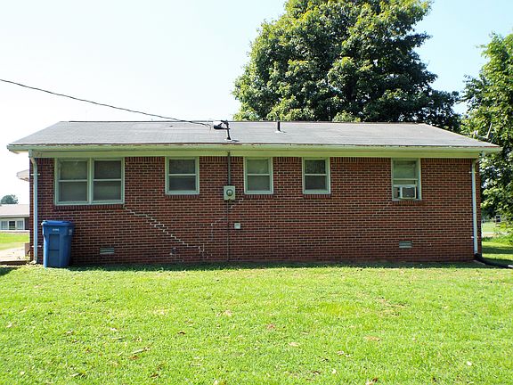 3rd image of 262 Country Dr